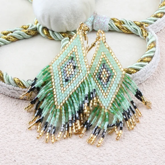 🆕️ Elegant Gold and Green Beaded Earrings - Picture 3 of 5